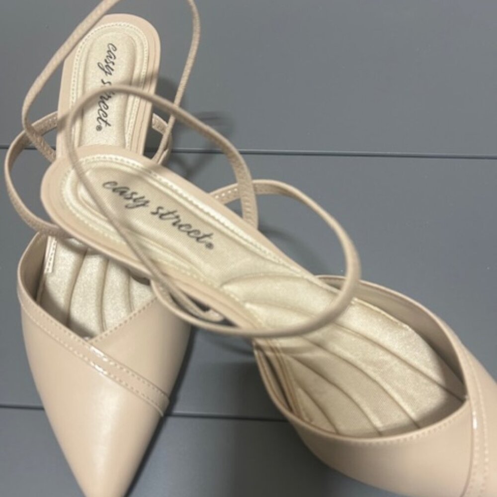 Easy Street Unna Pumps